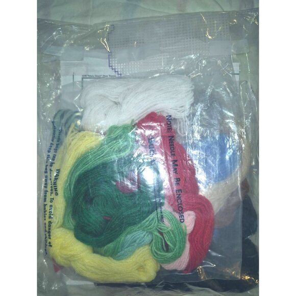 Bucilla Main Street Plastic Canvas Door Topper Kit 6190 - Picture 5 of 6